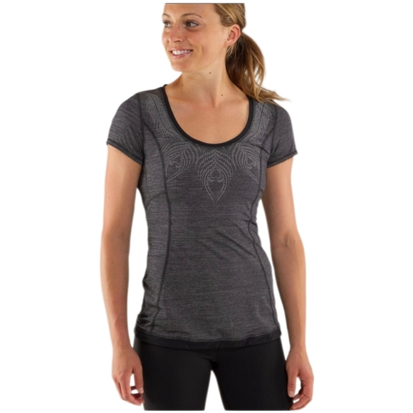 Lululemon Women's Silver Bullet Short Sleeve T-Shirt Black‎ Tech Running Size 10 - Picture 1 of 6